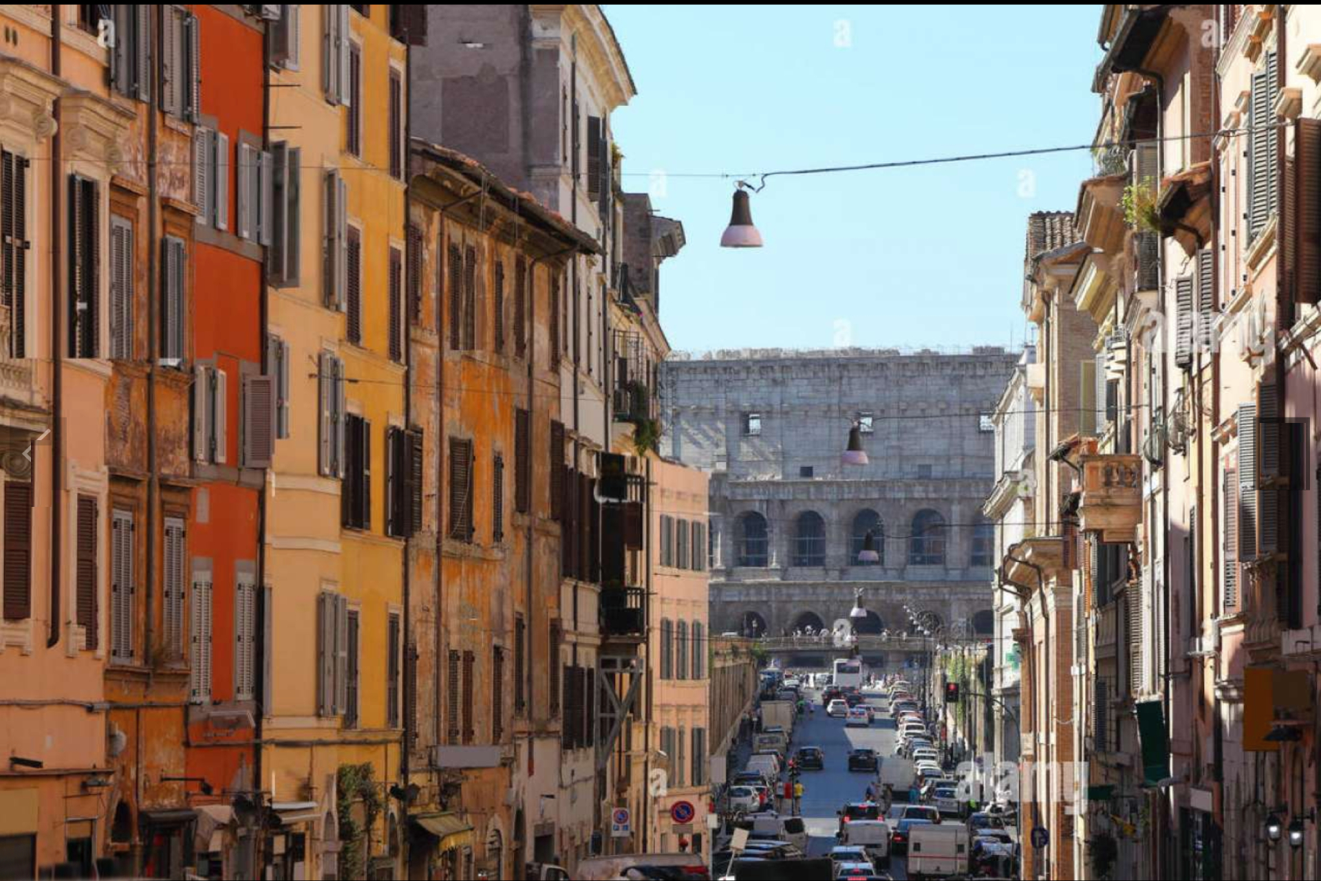 Via dei Serpenti con vista sul Colosseo