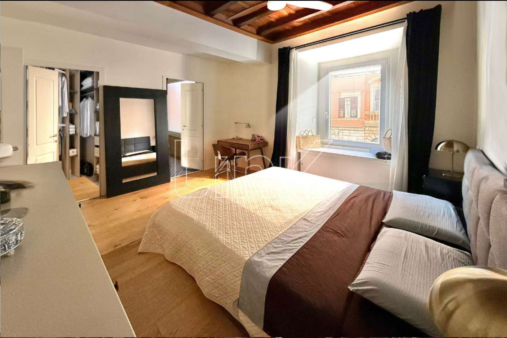 Camera da letto con cabina armadio